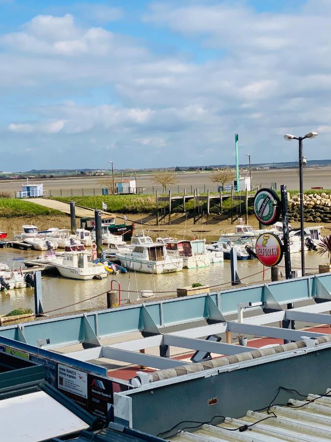 Le Logis Du Port Lägenhet Meschers-sur-Gironde Exteriör bild